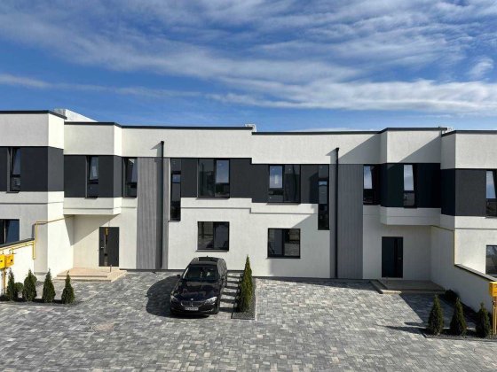 Продам котедж в містечку Ягуар! Район Щасливого!!! Рівне