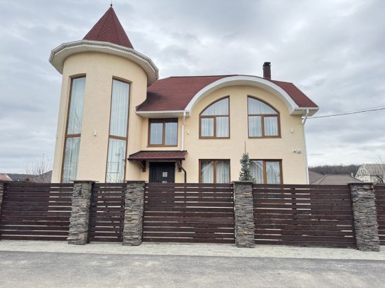 Продаж Будинку/200м2/4-Кімнати/5соток/Газ Ужгород