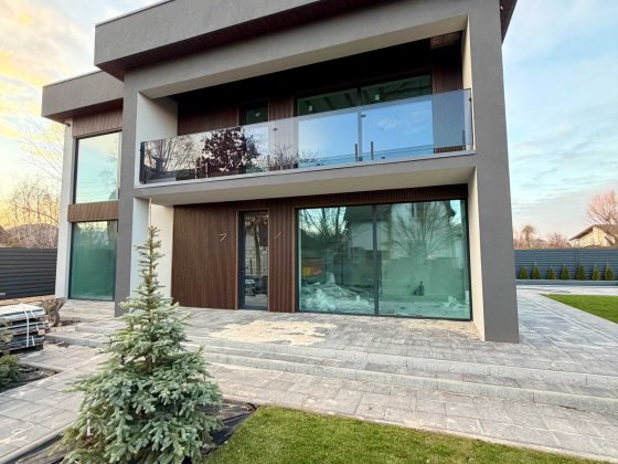 Продаж будинку свій вихід до озера Святище Осокорки 7км від метро Київ