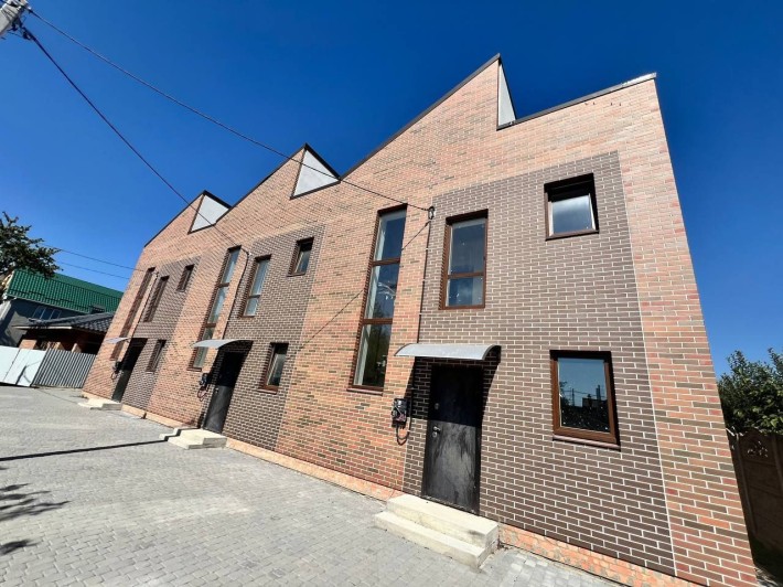 Продається Шикарний 3 кімнатний Таунхаус на Старому Місті. - фото 1