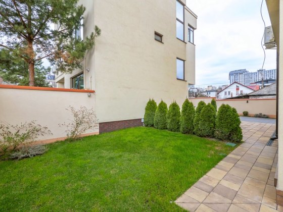 Продам новий сучасний будинок в самому центрі на Печерську. Обмін. Киев