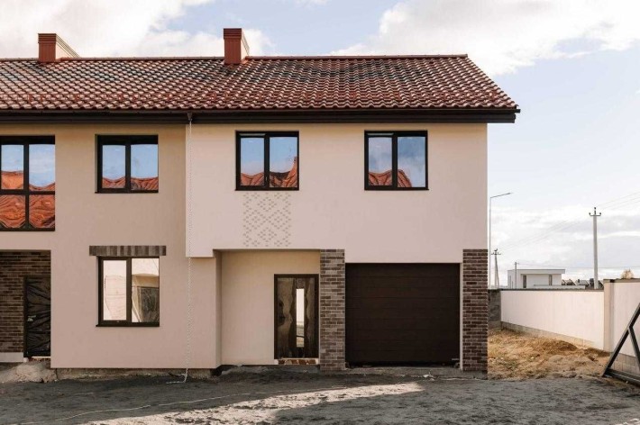 НОВИЙ КОТЕДЖ з унікальною архітектурою у КМ ЕТНІЯ (Щасливе) - фото 1