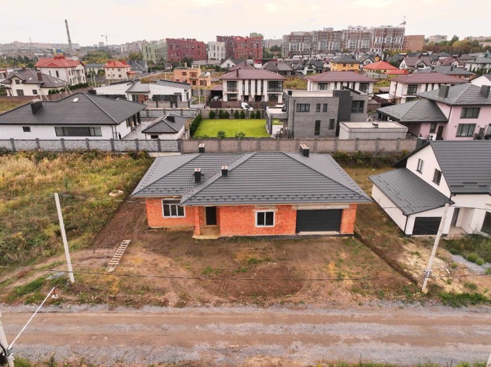 Продам будинок 180м2 на 8 сотках в Рівному, Район Спектруму (Райський) - фото 1