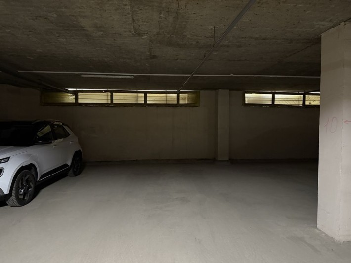 Оренда паркомісця, парковка. .Парковка в будинку Пр.Миру 63-Д - фото 1