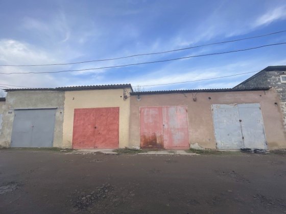 Здається великий цегляний  гараж Ивано-Франковск