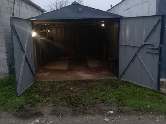 Сдам гараж в кооперативе Днепр,свет,яма,пол бетон,стол,полки Кременчуг