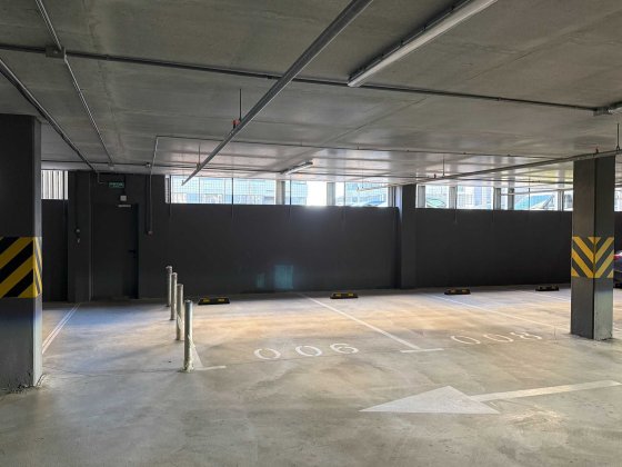 Паркомісце/паркінг Варшавський, Варшавский 3. Змієнка, 32 Киев