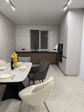 Будинок з дизайнерським ремонтом, ніхто не проживав ! - фото 1