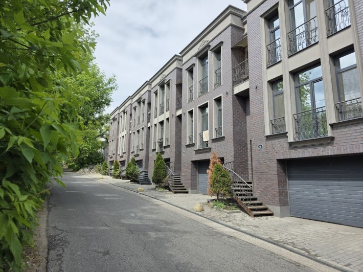 Продажа таунхаус с ремонтом Победа - фото 1