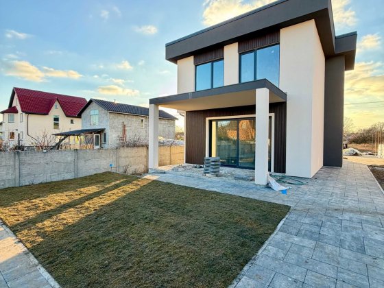 Продаж будинку з басейном 150м2 закрита вулиця,метро Славутич Осокорки Київ