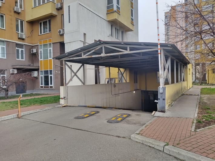 Оренда паркомісця в паркінгу Лобановського, Севастопольська плоша - фото 1