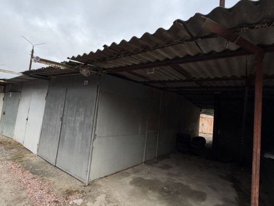 Здам в оренду місце з накриттям на стоянкі. Київ