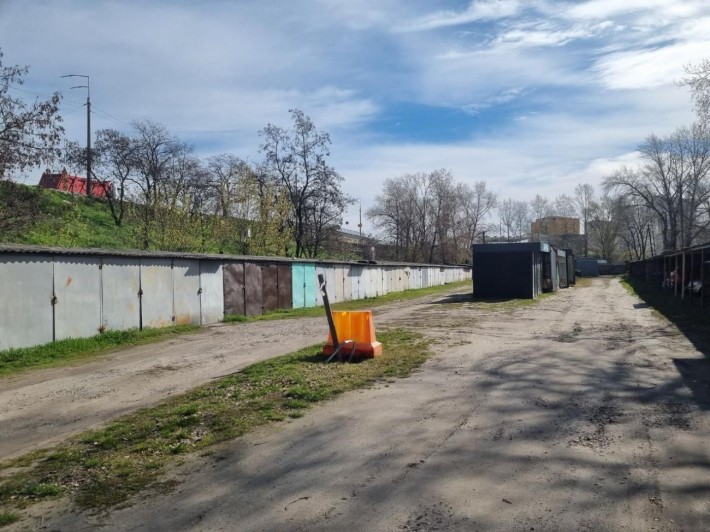 Оренда паркомісць  вул. Лугова, біля ТЦ Караван та озера Пташине - фото 1