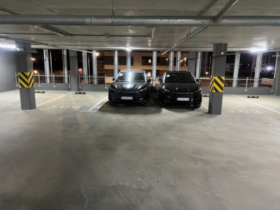 Паркомісце Варшавський Київ