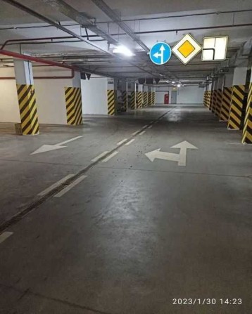 Сдам в аренду паркоместо в ЖК Ривьера, Намыв, в подземном паркинге - фото 1