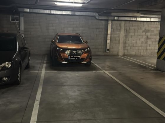 Оренда паркомісця Central Park на Джона Маккейна, 7 Киев