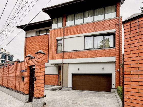 Будинок вул. Редутна в Царському Селі Киев