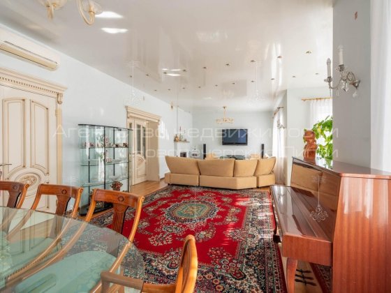 Продаж гарного будинка в Голосіївському районі 10 соток Еоселя Київ