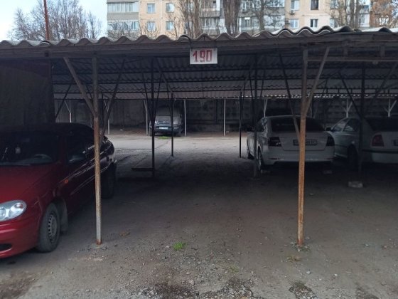 Место на автостоянке Крыжановка