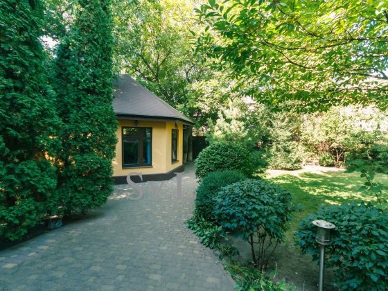 Нивки. метро Святошино,  Берестейський  пр. ( Перемоги ) Київ