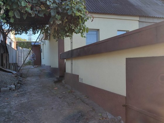 продам полдома с отдельным двором в Краснополье Дніпро