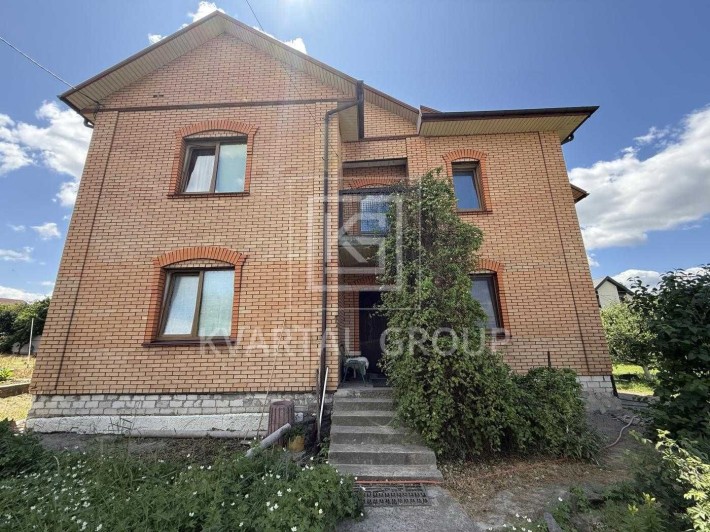 Просторий 2 поверховий будинок у Києві - фото 1