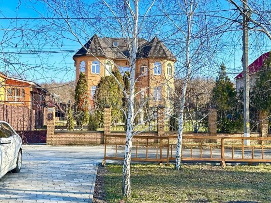 Продам шикарний будинок 472 м2 зі своїм берегом біля річки Самара Днепр