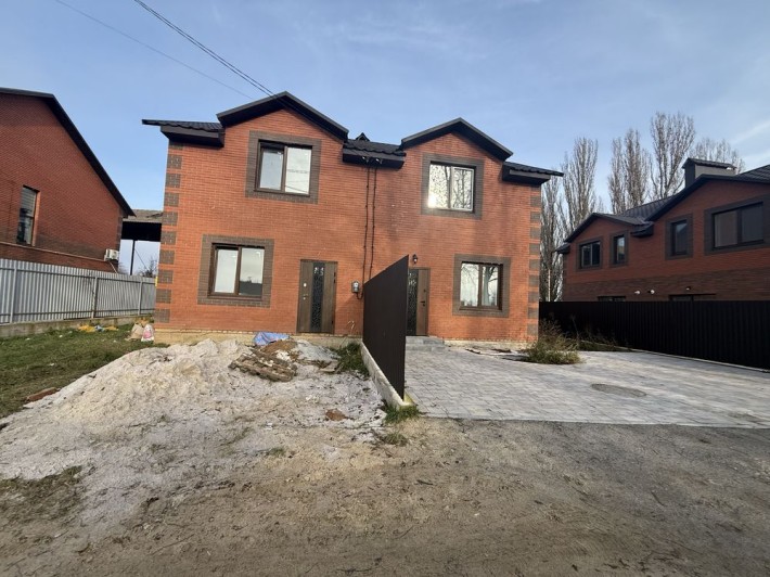 Продам дуплекс  з ділянкою •газ• світло • в чистовому та опаленням - фото 1