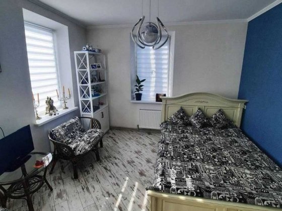 Продам будинок з кап. ремонтом, альтанкою, майстернею, гаражем. Дніпро