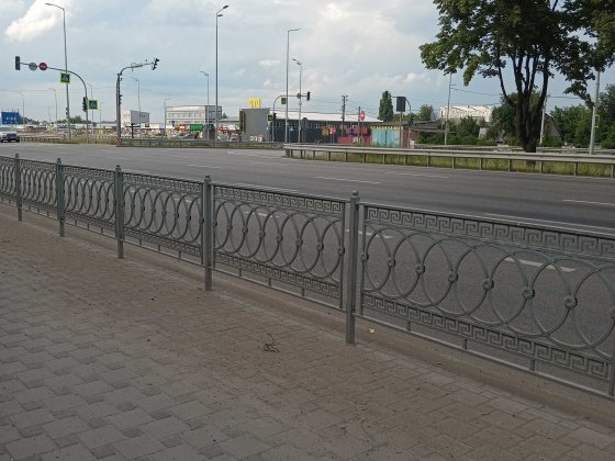 Будинок на 2 квар - ри. Є склад - за метро Бориспільська 40 хв. Київ