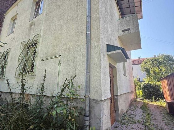 Продається 1/2 будинку з ділянкою вул. Чарнецького Львов