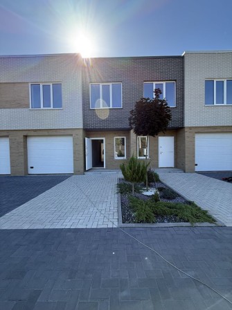 Продам таунхаус з гаражем - фото 1
