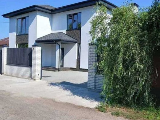 Від власника. Затишок та простір для вашої родини в серці Жулян! Киев