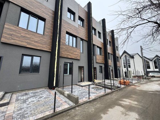 Таун з терасою на даху! Київ Киев