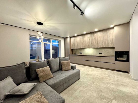 Дом з ремонтом, будинок, таунхаус метро Славутич, Осокорки Киев