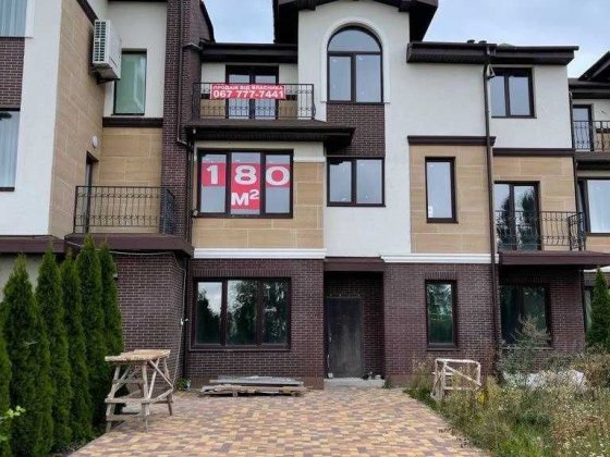 Таунхаус 3 поверхи, 5 кімнат, 2 сот, введений в експлуатацію, власник Киев