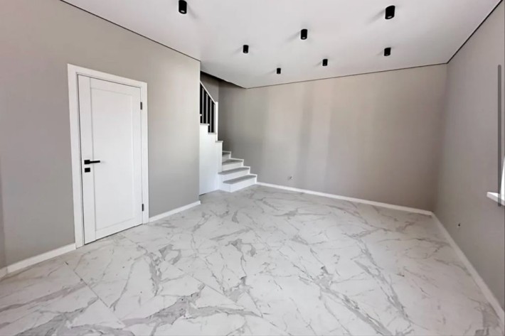 Продам  таунхаус з ремонтом - фото 1