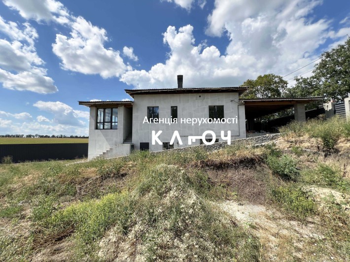 Продам сучасний будинок в мальовничому місці. - фото 1