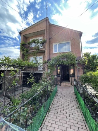 Продам двоповерховий будинок на Олексіївці - фото 1