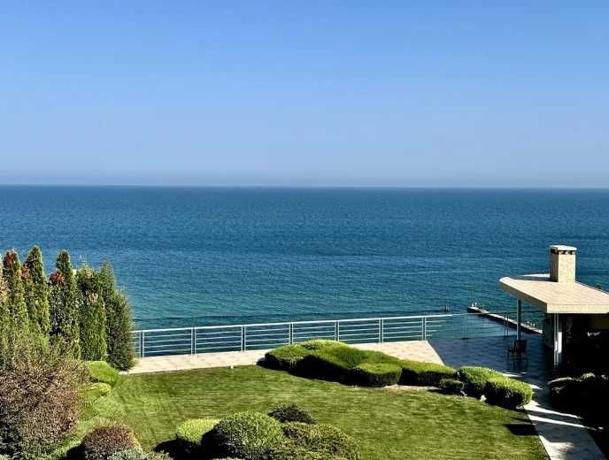 Елітна резиденція на 1-й лінії моря  басейн та панорамний вид - фото 1