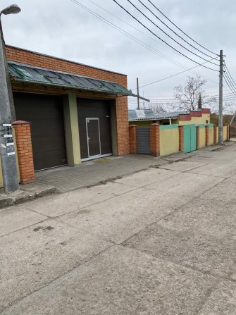 Продаж будинку в гарній локації (СТО,Кафе,Магазин) - фото 1
