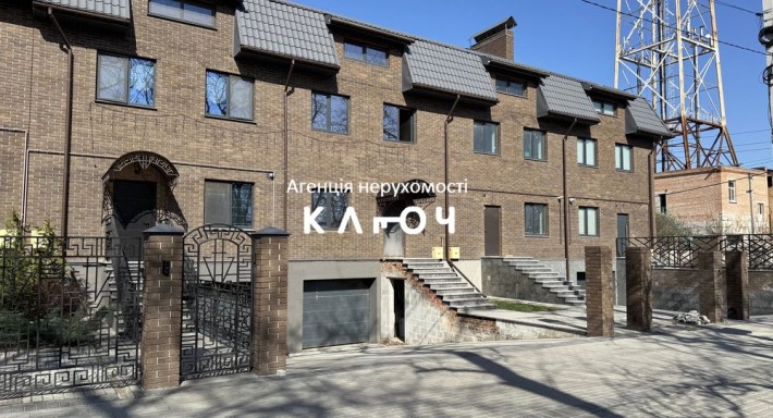 Продаж чудового таунхауса біля парку, перша лінія - фото 1