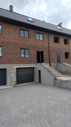 Таунхаус на 3 поверхи з гаражем та бомбосховищем - фото 1