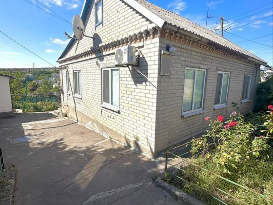 Продам Дом на Мирном, /Богдана Хмельницкого, 12 квартал/ правый берег Днепр