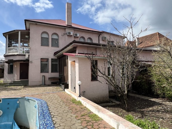 Продаю капитальный семейный дом ж/м Савиньон рядом с Таврией - фото 1