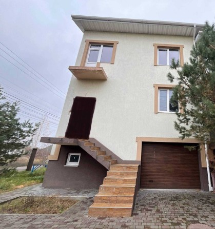 Без комісії, кутовий таунхаус з гаражем, 180м², 4 кімнати, 2 сотки - фото 1