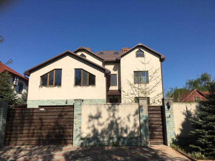 Продажа хозяйского дома в Совиньоне-1,улица Южная. 10 соток земли. - фото 1