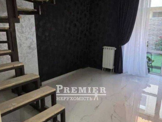 Таунхаус с ремонтом, 3 этажа, 100 м², 3 спальни, кухня-студия Одеса
