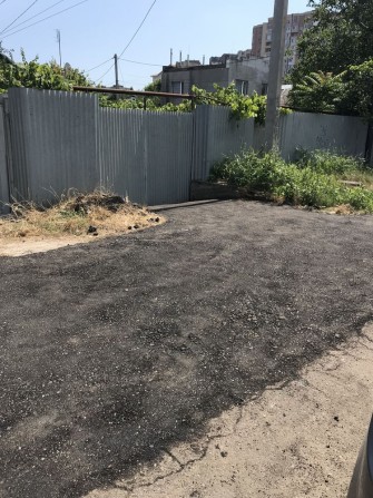 Продам домовладение Космонавта Комарова , для проживания либо комерции - фото 1