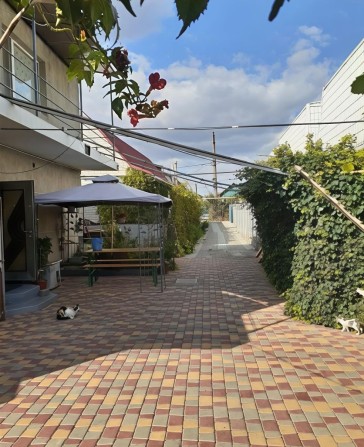 Продам добротный дом , 170 м на Ленпоселке , 10 соток земли - фото 1